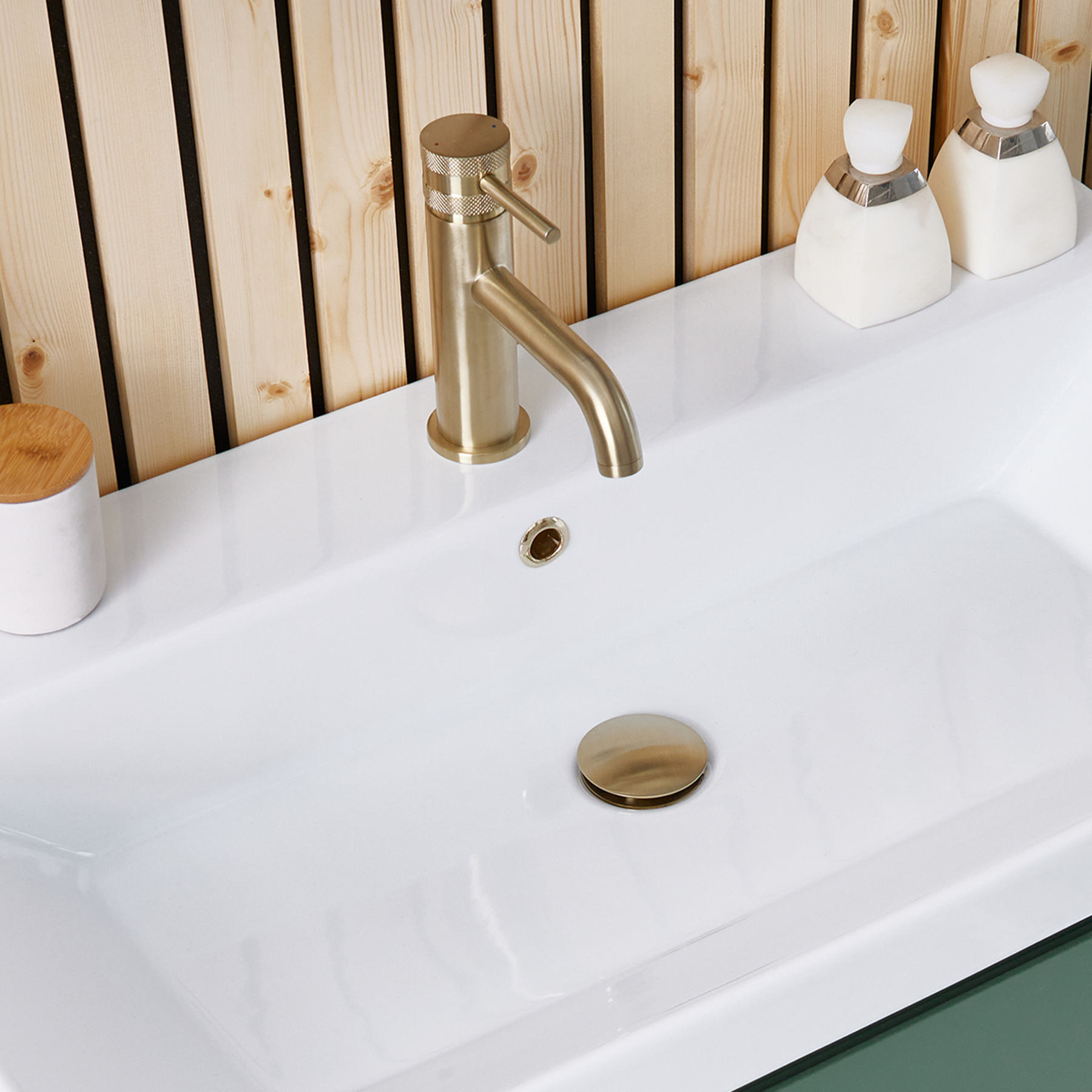 Porto Universal Brushed Brass Basin Waste